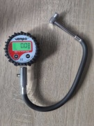 Ciśnieniomierz cyfrowy opon kół manometr przewodem