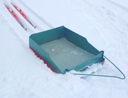 Sanki do torów narciarskich, wyciskacz torów do biegówek