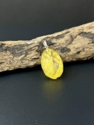 Zawieszka bursztynowa rzeźbiona 5,12 g srebro 925