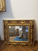 Lustro w ozdobnej ramie