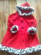 Mikołajkowy płaszczyk polarowy 116 cm