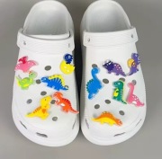 Przypinki do butów typu crocs charms piny świecące Dinozaury zawieszki 12