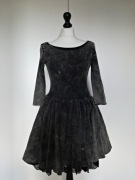 Sukienka suknia goth z halką firmy By o La La marmurkowa