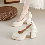 Buty na obcasie model Mary Jane