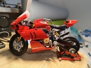 LEGO Technic, klocki Ducati Panigale V4 R, 42107