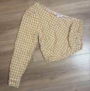 Urban Threads Żółta kratka, krótki top na jedno ramię rozmiar s