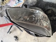 Lampa przednia prawa Mercedes w204