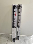 2 zestawy oświetlenia szynowego: 4 szyny i 12 reflektorów LED