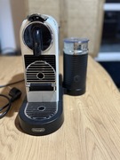 Ekspres kapsułkowy delonghi ze stacją spieniania mleka 