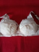 MARKS&SPENCER  T33 7134 ; MIĘKKI  HAFTOWANY BEZ FISZBIN ; 40Dx90D