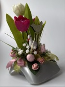 Stroik wielkanocny bocian kwiaty tulipany plastikowa podstawka handmade