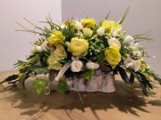 Stroik na grób, kompozycja na cmentarz, wiązanka wiosenna M13