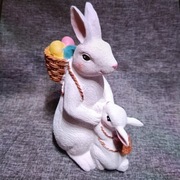 Zające wielkanocne z koszykiem/ figurka wielkanocna