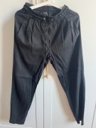 Spodnie materiałowe damskie joggery czarne RESERVED r. 34 XS