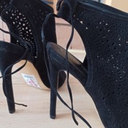 czarne ażurowe szpilki zamszowe 37 jak nowe