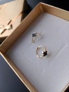 Kolczyki kółeczka pozłacane 1cm z czarną koniczynką srebro pr 925