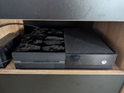 Konsola Xbox One + pad + gry