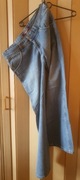 Niebieskie jeansy