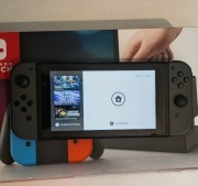 Nintendo Switch V1 (Seria XAJ) + akcesoria.