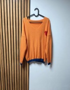 Pomarańczowy sweter z sercem XL