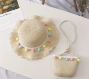 Piękny słomkowy kapelusz dla dziewczynki 