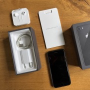 Apple iPhone 8 64GB idealny