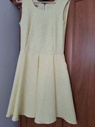 Ładna letnia sukienka w kolorze żółtym rozmiar 42 stan bardzo dobry