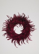 Wieniec z czerwono-bordowych piór, wianek z piór-42cm