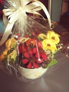 Kompozycja z kwiatow sztucznych