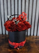 Flower box z brokatowych róż na Walentynki 