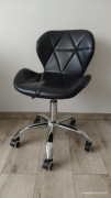 Fotel obrotowy na kółkach 