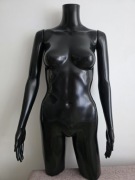 Manekin ekspozytor Damski długi z rękami czarny 