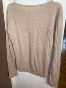 Sweter minimalistyczny uniwersalny beżowy brązowy z efektem lewej strony