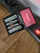 Ładowarka do baterii Energizer. 2x akumulatorki AA oraz 2x AAA