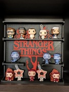 Ekspozytor na figurki Kinder Joy kolekcji Stranger things 