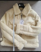 Kożuszek beżowy, modny, nowy, Bershka, L