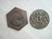 2 X  PLAKIETA  MOSIĄDZ ?  MIEDZ ?   ŚREDNICA  20 CM  I  17 CM