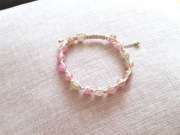 Bransoletka z koralików, na sznurku, różowa