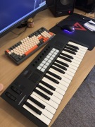 NOVATION Launchkey 37 mk4 klawiatura sterująca