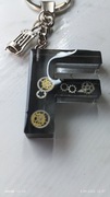 Brelok litera F zawieszka imiennik żywica epoksydowa czarny handmade