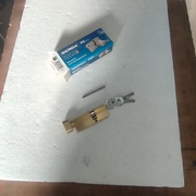 wkładka w kolorze mosiężnym  do zamka górnego wymiar 85 mm 