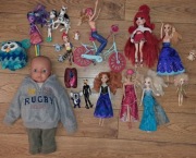 Lalka Barbie, Elza, Anna, Ferby, Czarny kot, Enchantimals