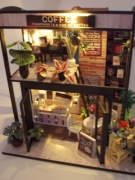 GOTOWY Miniaturowy domek  "KAWIARNIA" Oświetlenie LED, GABLOTKA