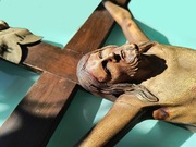 Drewniany krzyż (95 cm) z przełomu XIX/XX wieku