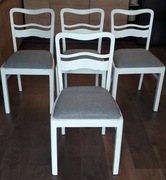 Przedwojenne krzesła.