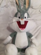 Pluszowa zabawka Looney Tunes Królik Bugs - Nowy klasyczny design, 20 cm,