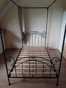 Łóżko z baldachimem 