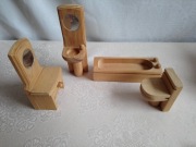 Miniaturki - zestaw drewnianych mebelków GOKI do łazienki - Dollhouse