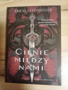 Tricia Levenseller Cienie między nami 