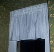 Zazdrostka biała z satynową lamówką 